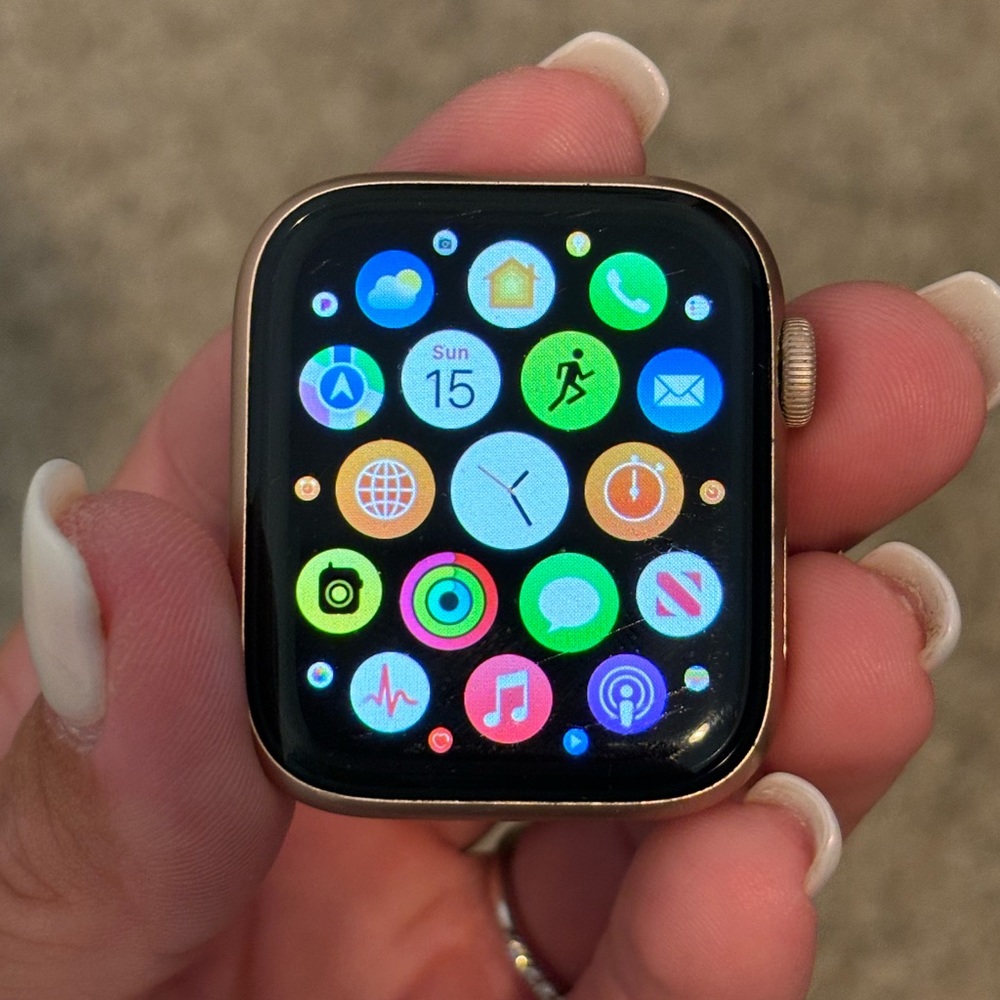 Apple Watch Series 4 - Picture 2 of 8